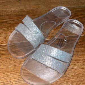 Jewel Badgkey Mischka silver slides size: 10